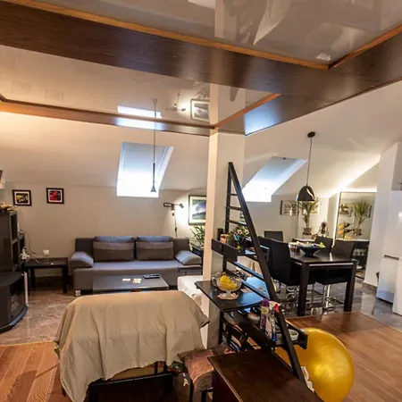 Oldest House Center Apartment *