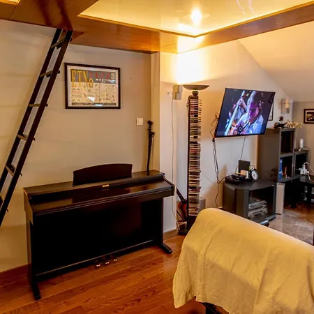 Apartment Oldest House Center