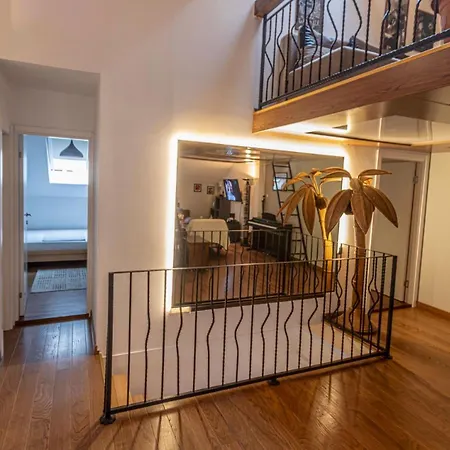 Oldest House Center Apartment