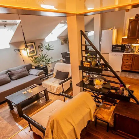 Oldest House Center *