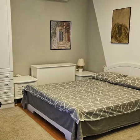 Oldest House Center Apartment *