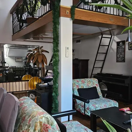 Oldest House Center *